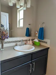 Spacious 3-bedroom home with outdoor space - Image 3
