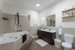 View Point: Ocean Views & Near CBD - Image 4