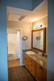 Beautiful 2 Bedroom, 2 bath Condo at the Seventh Mountain Resort.   - Image 4