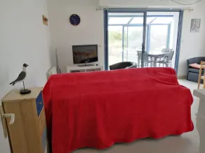 Bright, sea-view apartment with direct beach access - Image 4