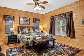 Hickory Hollow Lodge, 8 Bedrooms, Pool Table, Theater Room, WiFi, Sleeps 20 - Image 5