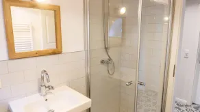 Modernes Reet Gedecktes Ferienhaus für 4 in der Hafenstadt Tönning - Image 4
