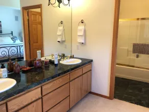 Pinnacle Perch, 5 min walk to Lake whatcom. Golf, Pool, Trails, Biking and View - Image 4