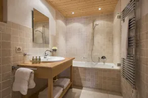 Chalet suisse de luxe avec une vue exceptionnelle, situé à 50 mètres de la piste - Image 5