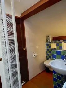 Spacious cottage with comfort and 2 terraces on quiet estate - Image 5
