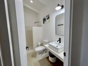4 BED/4BATH/SLEEPS 8 & FOOTSTEPS AWAY FROM BEACH - Image 3
