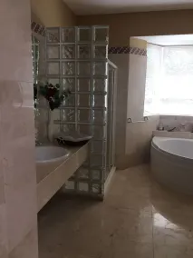 Relax in a luxury countryside retreat, just 5 minutes from a huge sandy beach. - Image 2
