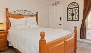 DOWNTOWN Austin condo, 6th St. A few blocks to Congress. Great SXSW location! - Image 5
