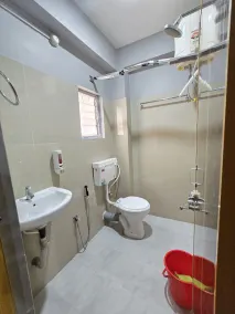 Hotel Pohor Regency Near Kamakhya Foot Bridge - Image 3