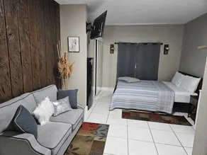 Green Castle Suite in Tampa - Image 5
