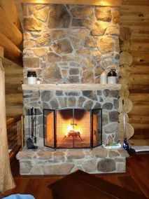 Relaxing log home on a private mountainside in Rappahannock County, Virginia - Image 2
