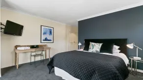 Sea Breeze on the Crescent - Image 5