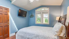 Stargazer: Relax on Keuka Lake with a hot tub and more! - Image 5