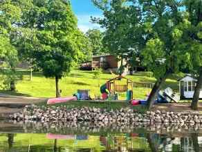 Escape to Romance: Discover Your Serene Retreat at Lake Victoria's Cozy Cabin - Image 2