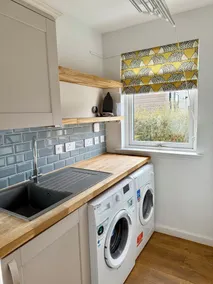 The Salmon Hut - Image 3
