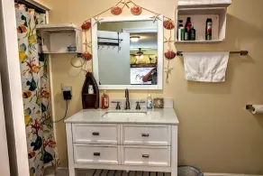 Cute & Cosy Getaway on Tidal Creek & Marsh - Image 3