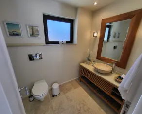 Exceptional villa with pool on the seafront - Image 5