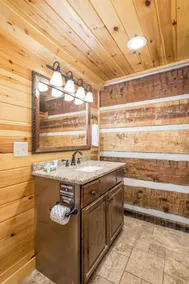 Indian Creek: Secluded, Beautiful Authentic Style Log Cabin in Gatlinburg - Image 2