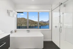 MODERN ALPINE LIVING WITH SPECTACULAR VIEW - Image 5