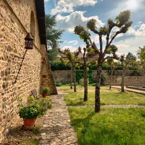 Petite Maison Privée et son Jardin Médiéval au Coeur du Périgord Vert - Image 4