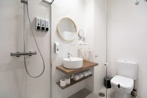 Holiday Apartment \"Suite Con Balcón 1\" with 2 Balconies, Shared Terrace & Wi-Fi - Image 5