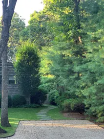 East Hampton slice of heaven with heated pool and 3 minute drive to village. - Image 5