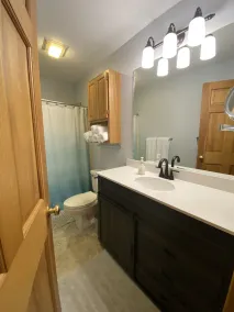 2 bedroom (sleeps 6) cozy condo in the heart of North Conway, NH. - Image 5