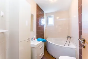 Apartment with 3 bedrooms, balcony and WiFi - Image 3