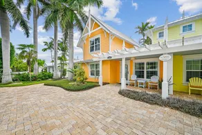 Cozy Retro Cottage located less then 2 blocks from the Gulf Beach - Heated Pool in Private Oasis! - Image 5