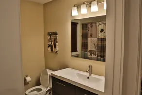 Walk to Train! Pet-Friendly Townhome! - Image 4