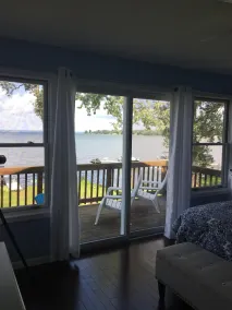 Året rundt skønhed og ro i dette hjem ved søen med dock. - Image 4