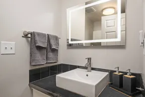 Prime Location, Pet Friendly, Single Level, New Decor and Furnishing, 10 Min to PDX and Vancouver - Image 3