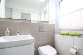 Absolute top location with sea view, balcony, W-Lan, top equipped - Image 3