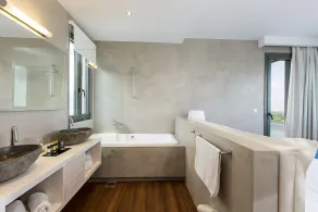 Captivating Panoramic Sea View, Unique Architecture, 10 Minutes from Beach - Image 4