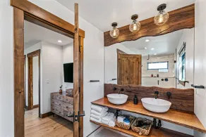 Indoor/Outdoor Fireplace, Jacuzzi, Heated Bathroom Floors - Image 4