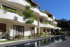 Beautiful luxury suite with pool, Free Wifi, Parking - Image 2