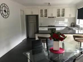 AJ's Home. Modern, open plan & quiet location. - Image 5