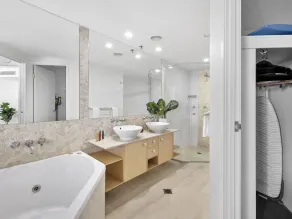 Sebel - Perched high on the 13th floor with expansive and sprawling views - Image 2