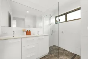 Beachfront living & ocean views - Image 2