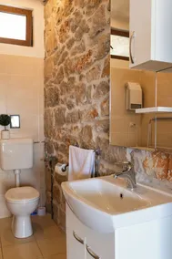 House Ston - Image 4