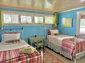 Updated lake cottage right on Damariscotta Lake. - Image 5