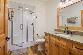 Ask about summer discounts! Walk to Govy/Ski Bowl, Garage parking, Sleeps 8 - Image 3
