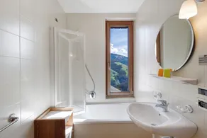 Apartment 'B' with Mountain View, Balcony and Wi-Fi - Image 2