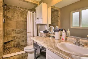 3 bedroom, 2 bath, plus sofa sleeper, dog friendly w. fee, game room with pool table, air hockey, darts. - Image 3