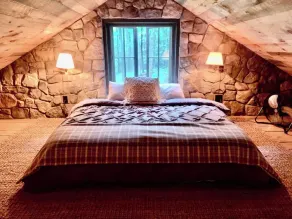 A stunning, modern Lodge with rustic charm at June Farms! - Image 5