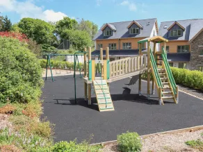 2 THE MANOR HOUSE, HILLFIELD VILLAGE, family friendly in Dartmouth - Image 3
