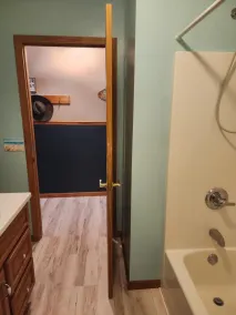 Remodeled 3BR 2BA Beachfront Cottage, Pet Friendly. All-Sports Lakefront - Image 3