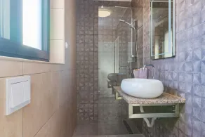 Lujosa villa con piscina privada y terraza - Image 3