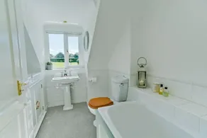 Tan Y Bryn -  a sea view that sleeps 10 guests  in 5 bedrooms - Image 3