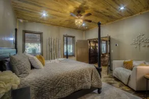 Stunning home on 7 acres with 5400sf of indoor/outdoor living space - Image 5